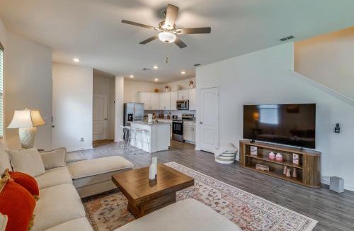 Dundee House | Modern Dundee Townhome Near Lakes & Legoland!