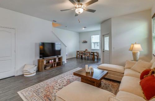 Dundee House | Modern Dundee Townhome Near Lakes & Legoland!