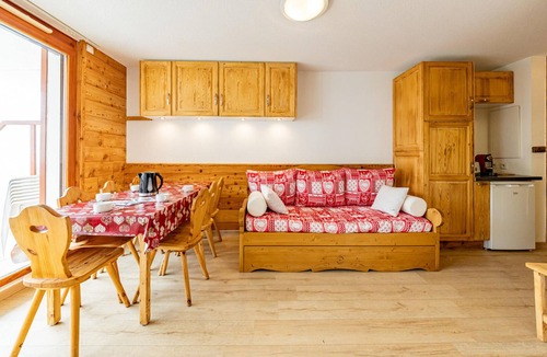 Saint-Francois-Longchamp Apartment | Modern apartment for 7, center location, close to slopes