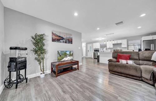Orlando House | Modern Getaway Close to Disney