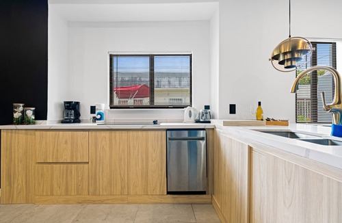 Midtown House | Modern House With Guest House in Wynwood 12 Guests