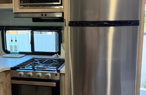 Oak Ridge House | Modern Luxury RV Experiencie in Orlando"