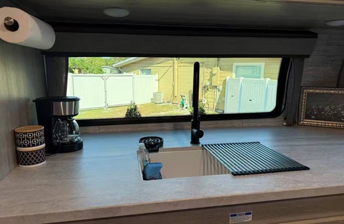 Oak Ridge House | Modern Luxury RV Experiencie in Orlando"