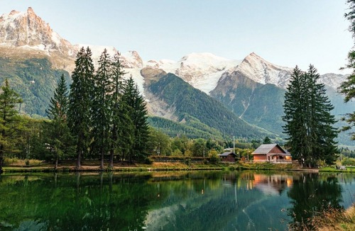 Chamonix City Centre Apartment | Modern refurbished one bedroom apartment in Chamonix Sud.