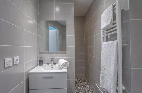 Quartier Hyper-Centre Apartment | Modern Studio with Garden Central Location