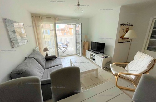 Sanary-sur-Mer Apartment | Modern two-room apartment with all comfort in the city center, shops and beach on foot for 6