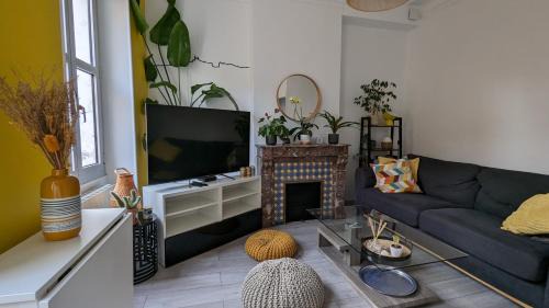 La Conception Apartment | Mon Jardin Secret Marseillais avec terrasse ensoleillée