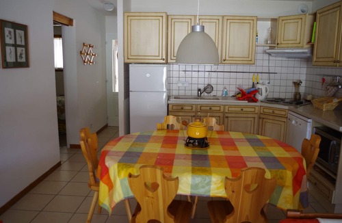 Monetier-les-Bains Apartment | Monetier: Sunny comfortable modern flat ideally located for mountain enthusiasts