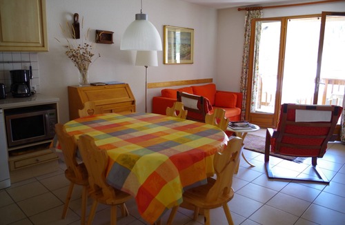 Monetier-les-Bains Apartment | Monetier: Sunny comfortable modern flat ideally located for mountain enthusiasts