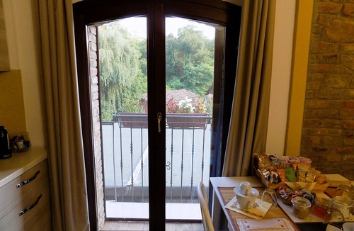 Pianoro Apartment | monolocale beige