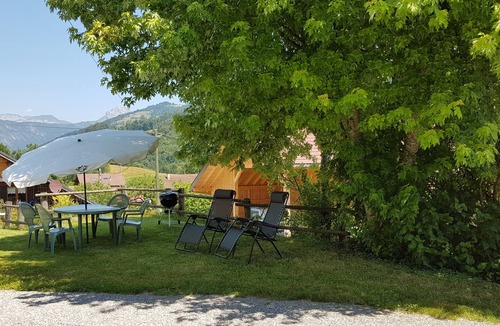 Les Clefs Ski Chalet | Mountain chalet, ideal for 2 people LA MAISON DES OISEAUX