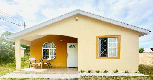 Silver Sands House | Mountain View Haven- 3 mins to the beach