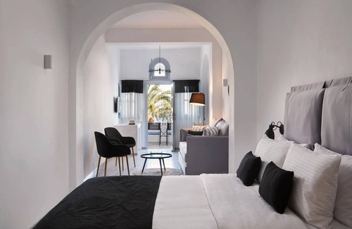 Finikia Hotel | Mr and Mrs White Oia – Santorini