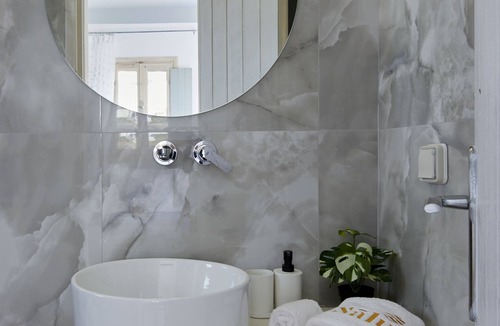 Vourvoulos Hotel | Nalu Suites