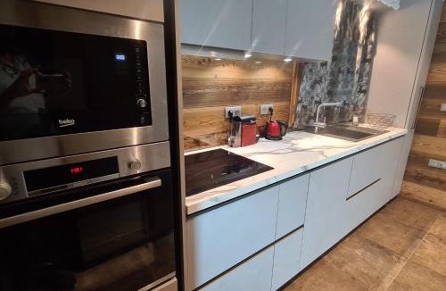 Nevache Apartment | Narnia - Spacious and comfortable