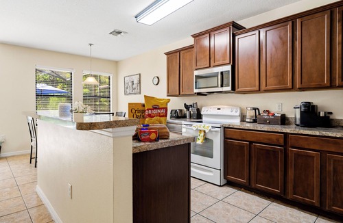 Thousand Oaks House | Near Disney, Game Room, BBQ & Free Pool Heat + Late Checkout
