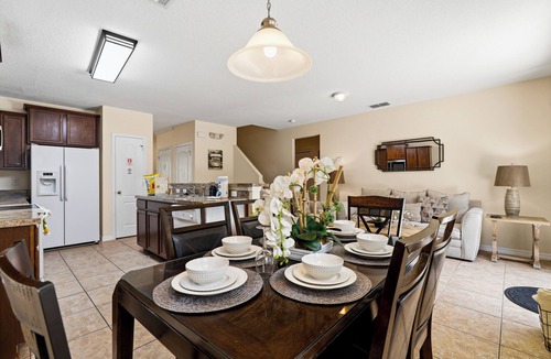 Thousand Oaks House | Near Disney, Game Room, BBQ & Free Pool Heat + Late Checkout