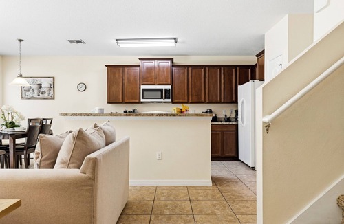 Thousand Oaks House | Near Disney, Game Room, BBQ & Free Pool Heat + Late Checkout