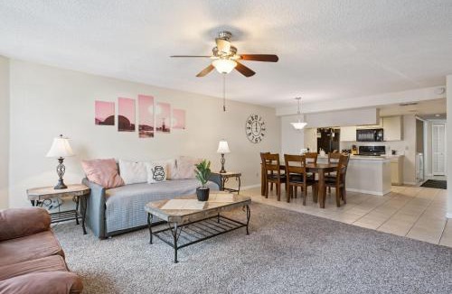 Royal Palm Bay Apartment | Near Disney! Pool and Hot Tub with Free Parking