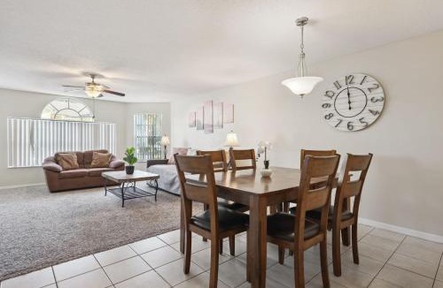 Royal Palm Bay Apartment | Near Disney! Pool and Hot Tub with Free Parking