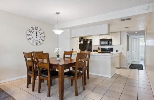 Royal Palm Bay Apartment | Near Disney! Pool and Hot Tub with Free Parking