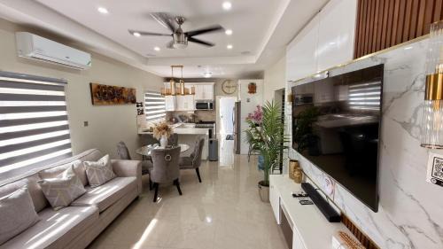 Ocho Rios Villa | Near Dunn's River Falls Pool WiFi & Sleeps 6