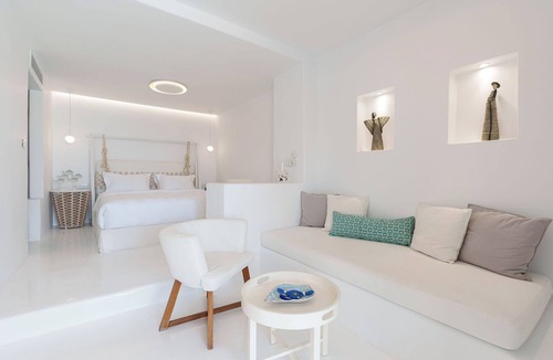 Megalochori Hotel | Nelya Suites