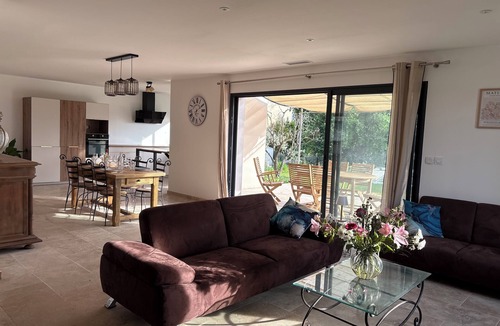 Sablet House | NEW 2026:COMFORTABLE AIR-CONDITIONED HOUSE, PRIVATE POOL, CLOSE TO THE VILLAGE