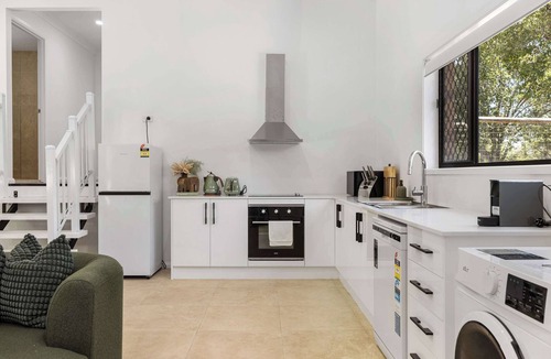 Helensvale House | New 2BR GrannyFlat,Near Movie World, Wet'Wild,Pool