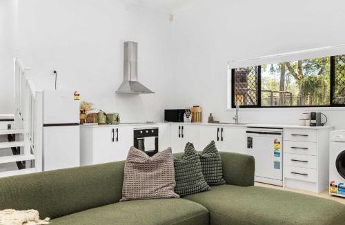 Helensvale House | New 2BR GrannyFlat Near Movie World Wet'Wild Pool