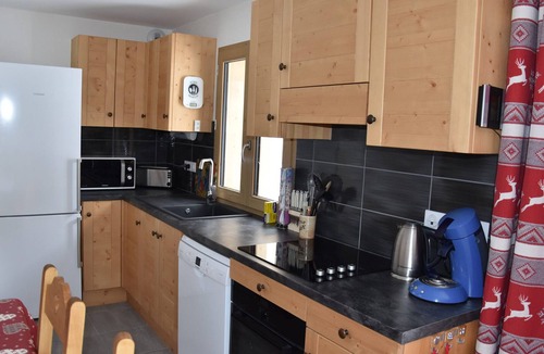 Pralognan-la-Vanoise Apartment | New 4-room apartment city center, 8 people, Pralognan-la-Vanoise
