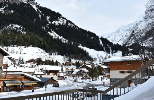 Pralognan-la-Vanoise Apartment | New 4-room apartment city center, 8 people, Pralognan-la-Vanoise
