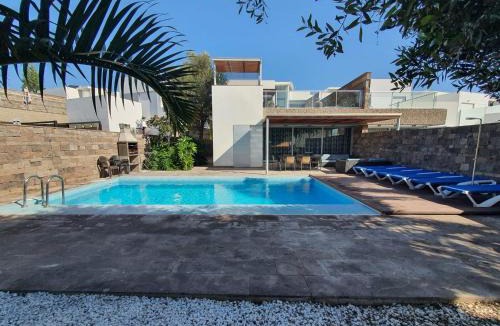 El Duque Villa | New 5-bedroom Villa Del Duque Beach