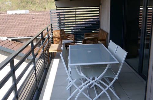 Thones Apartment | New apartment in quiet residence between lake and mountains