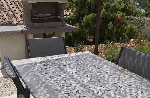 Rocbaron Villa | New, detached 2-bedroom villa for 4 people