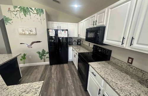 Kissimmee House | *NEW* King Bed | Glow In The Dark Kid Cave