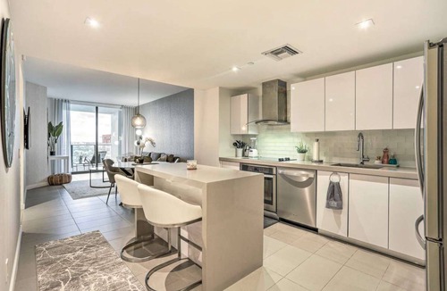 Town Square Condo | New Luxe Miami Condo in the Arts & Entertainment District