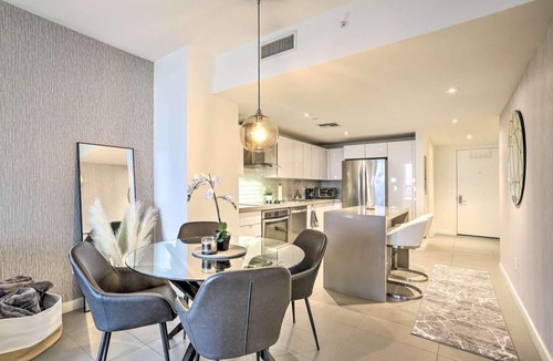 Town Square Condo | New Luxe Miami Condo in the Arts & Entertainment District