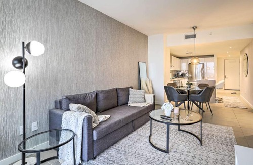 Town Square Condo | New Luxe Miami Condo in the Arts & Entertainment District