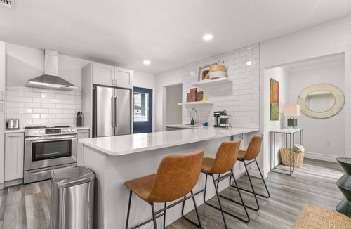 Courier City - Oscawana Apartment | NEW! SoHo Sanctuary - Gorgeous Apartment Steps to S Howard Ave with Fenced Yard