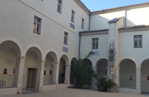 Bourg-Saint-Andeol Apartment | New stopover gîte in southern Ardèche in a character village