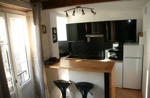 Bourg-Saint-Andeol Apartment | New stopover gîte in southern Ardèche: 3-room apartment