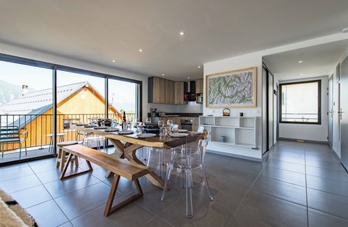 Albiez-le-Vieux Apartment | New Triplex | 4 BR | Near Slopes | Balcony & View