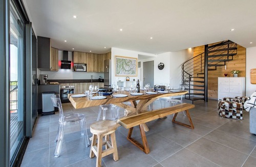 Albiez-le-Vieux Apartment | New Triplex | 4 BR | Near Slopes | Balcony & View