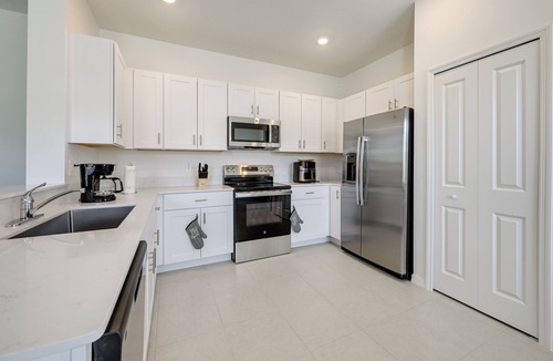 Ruskin House | Newly Built Townhome 8 Mi to Manatee Viewing Ctr!
