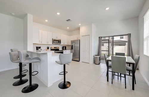 Ruskin House | Newly Built Townhome 8 Mi to Manatee Viewing Ctr!