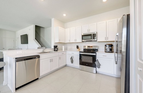 Ruskin House | Newly Built Townhome 8 Mi to Manatee Viewing Ctr!