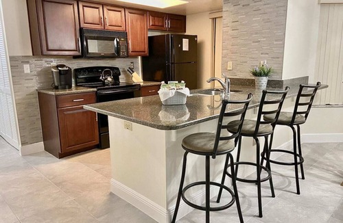 Chatham Park Condo | Newly renovated. Cozy Stylish Condo 7mi to Disney