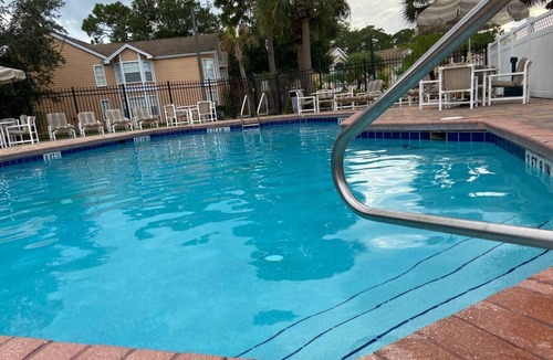 Chatham Park Condo | Newly renovated. Cozy Stylish Condo 7mi to Disney