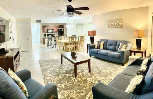 Chatham Park Condo | Newly renovated. Cozy Stylish Condo 7mi to Disney